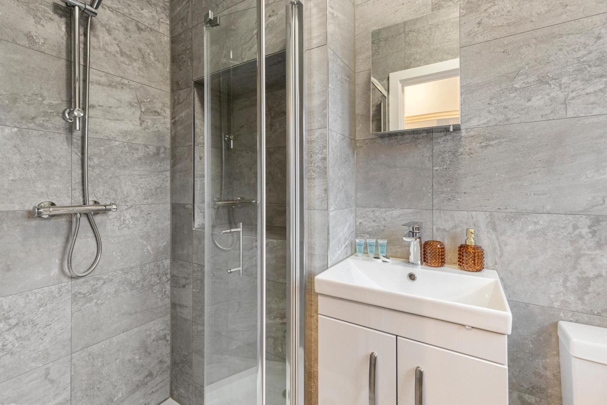 Ferienwohnung Beautiful-Cosy-King Sized Bed Flat 3 Min Walk To Tube Station London Exterior foto